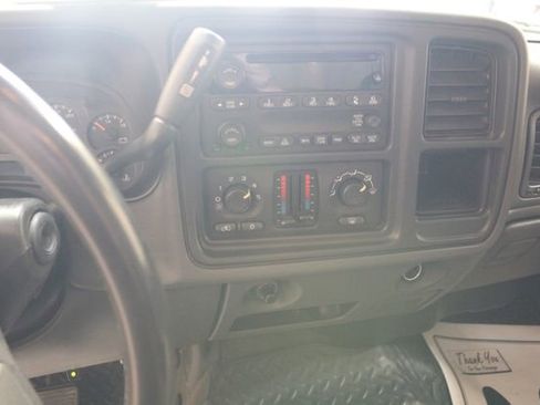 Used 2004 Chevrolet Silverado 2500 LS w/ Heavy-Duty Power Package image 19