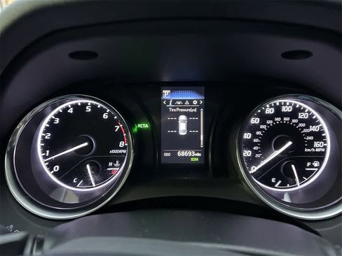 Used 2019 Toyota Camry SE image 18