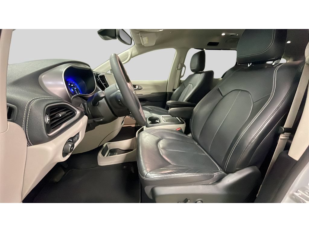 Used 2022 Chrysler Pacifica Touring-L FWD image 12