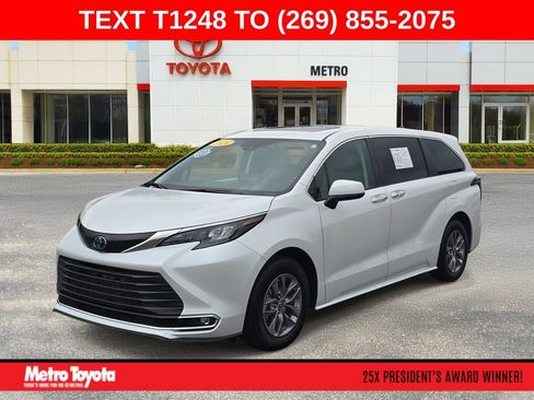 Certified 2024 Toyota Sienna XLE FWD image 1