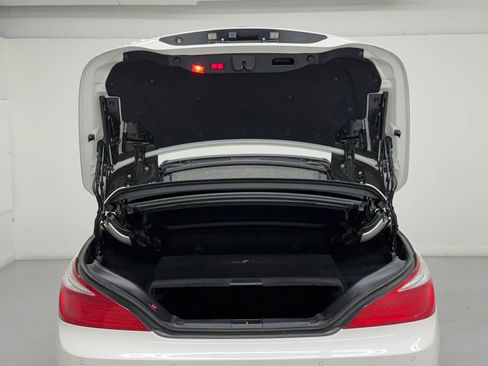 Used 2014 Mercedes-Benz SL 550 image 32