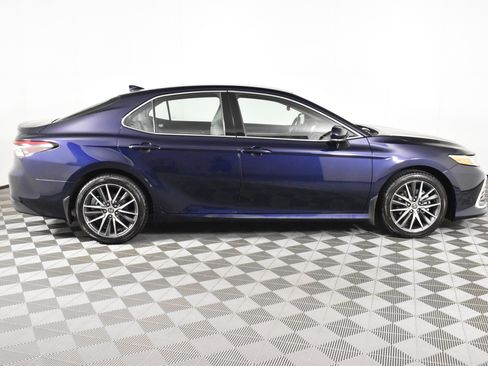 Used 2022 Toyota Camry XLE image 5