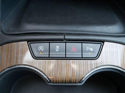 Used 2023 GMC Acadia SLE w/ Driver Convenience Package image 32