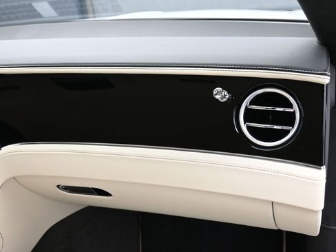 Used 2024 Bentley Continental GT image 29