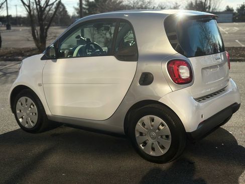 Used 2016 smart fortwo pure image 5