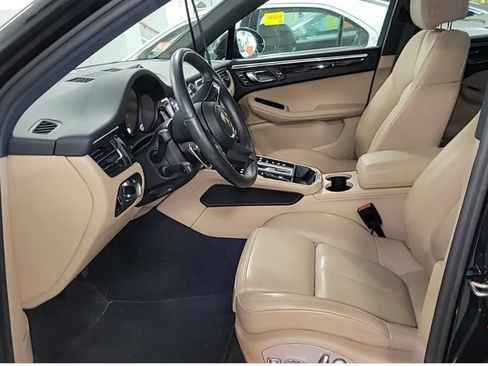 Used 2024 Porsche Macan AWD/4WD image 5