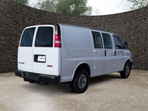 Used 2023 GMC Savana 2500 w/ Driver Convenience Package image 7