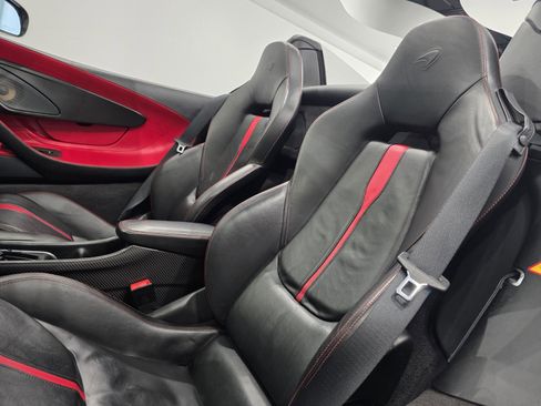 Used 2019 McLaren 570S Spider image 8