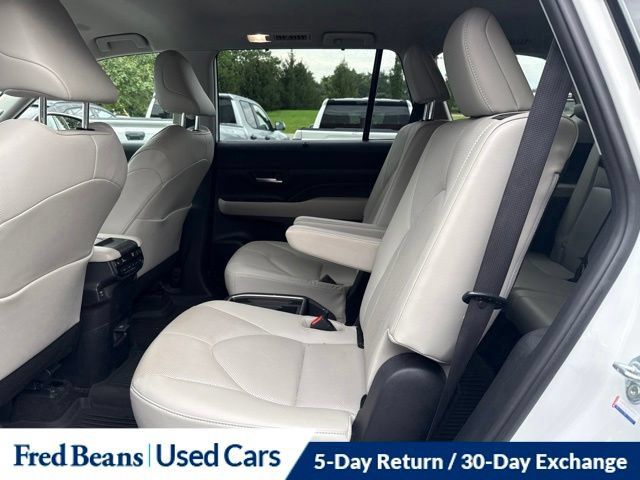 Certified 2024 Toyota Grand Highlander AWD image 25