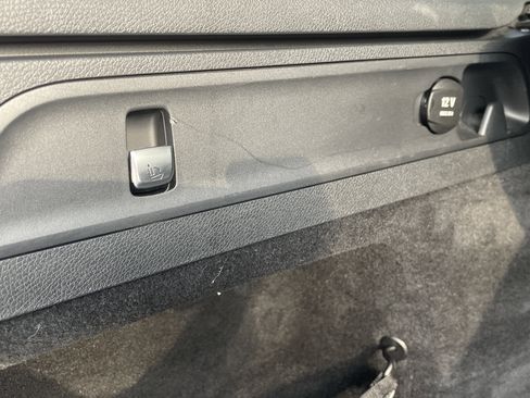 Used 2017 Mercedes-Benz GLC 300 4MATIC image 11