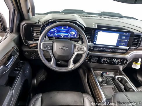 Used 2023 Chevrolet Silverado 1500 LT Trail Boss w/ LT Trail Boss Premium Package AWD/4WD image 13