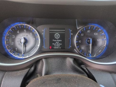 Used 2021 Chrysler Voyager L FWD image 9