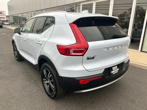 Certified 2025 Volvo XC40 B5 Core AWD/4WD image 3