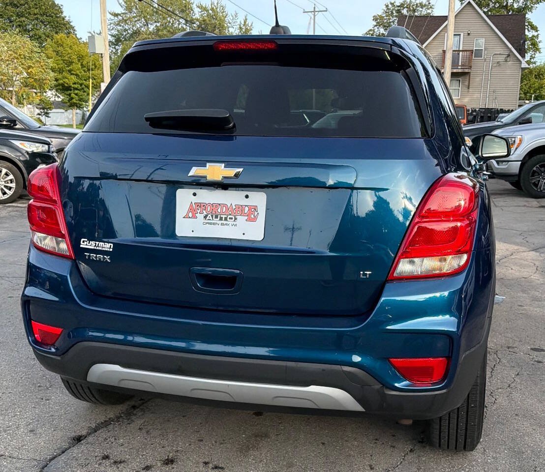Used 2020 Chevrolet Trax LT w/ LT Convenience Package FWD image 14