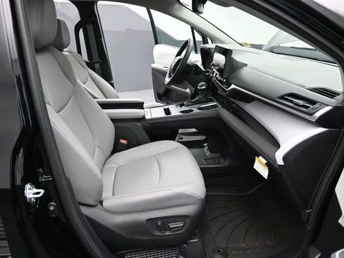 Certified 2025 Toyota Sienna XLE image 34