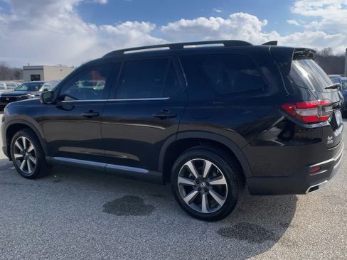 Used 2024 Honda Pilot Touring image 7