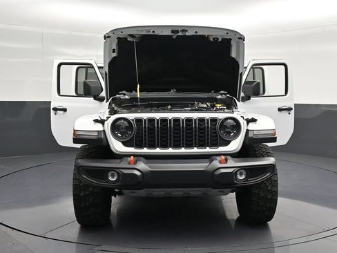 Used 2025 Jeep Gladiator Mojave w/ Convenience Group AWD/4WD image 36