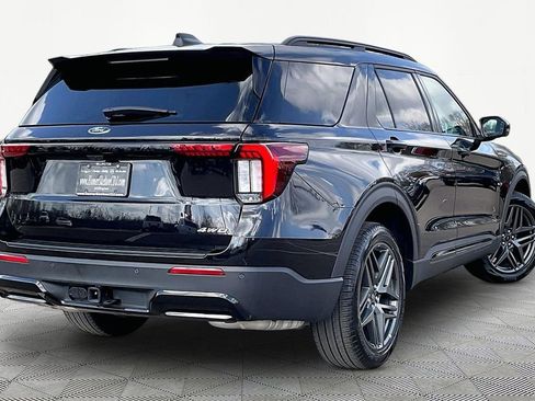 Used 2025 Ford Explorer ST-Line w/ ST-Line Street Pack image 12