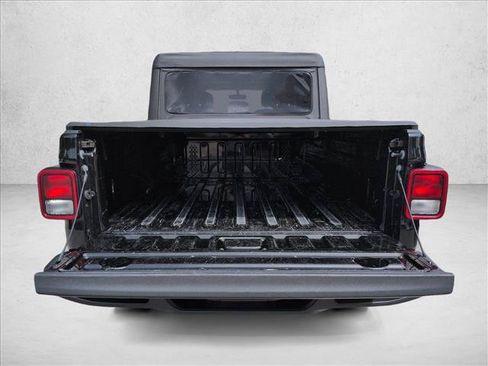 Used 2023 Jeep Gladiator Overland AWD/4WD image 6
