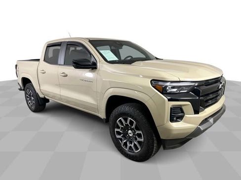 Used 2023 Chevrolet Colorado Z71 AWD/4WD image 2