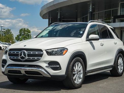 Used 2024 Mercedes-Benz GLE 350 4MATIC image 3