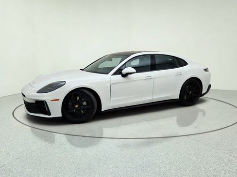 Used 2025 Porsche Panamera image 15