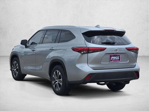 Used 2021 Toyota Highlander XLE FWD image 7