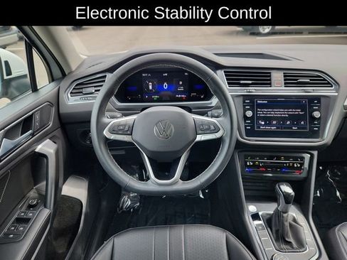 Used 2022 Volkswagen Tiguan SE w/ Panoramic Sunroof Package AWD/4WD image 23
