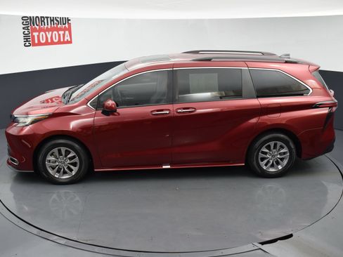Used 2022 Toyota Sienna XLE FWD image 22