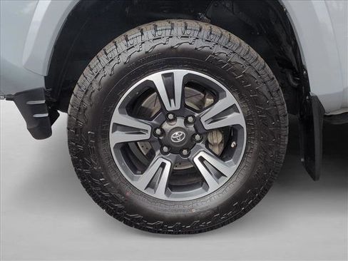 Used 2018 Toyota Tacoma TRD Sport image 23