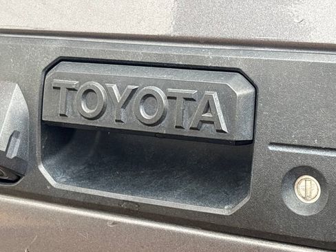 Used 2018 Toyota Tundra Limited image 30