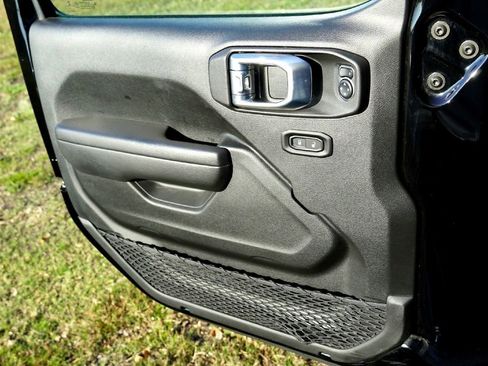 Used 2022 Jeep Gladiator Rubicon w/ Safety Group image 26