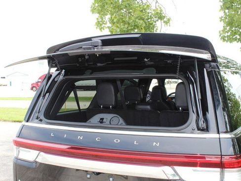 Used 2023 Lincoln Navigator L Reserve image 11