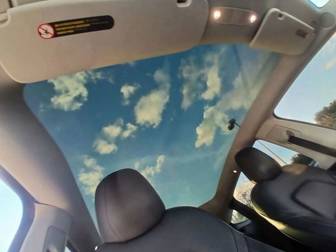 Used 2021 Tesla Model Y Long Range image 18