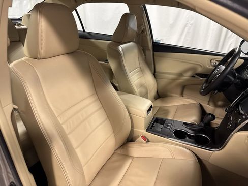 Used 2016 Toyota Camry XLE image 32