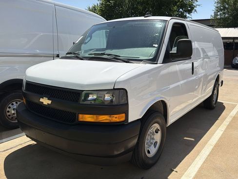 Used 2021 Chevrolet Express 3500 w/ Driver Convenience Package RWD image 1
