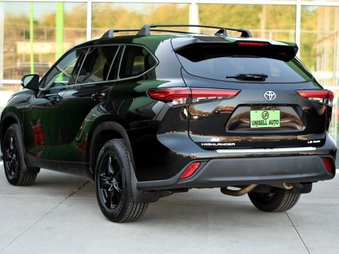 Used 2020 Toyota Highlander LE image 5