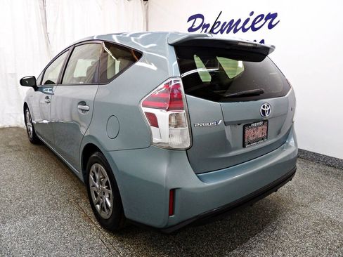 Used 2016 Toyota Prius V Three FWD image 8