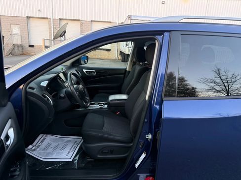 Used 2018 Nissan Pathfinder SV image 16
