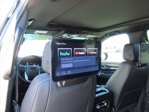 Used 2024 GMC Yukon Denali w/ Advanced Technology Package image 33