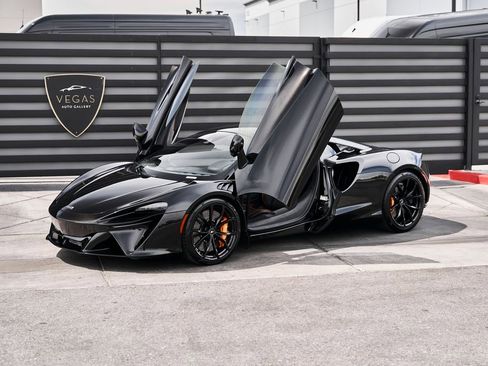 Used 2024 McLaren Artura image 5