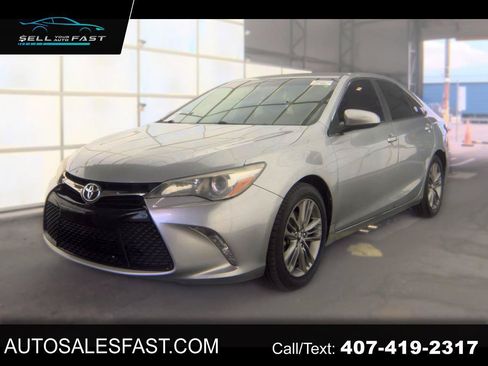Used 2017 Toyota Camry SE FWD image 1