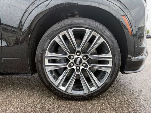 Certified 2026 Cadillac Vistiq Platinum w/ LPO, Floor Liner Package AWD/4WD image 17