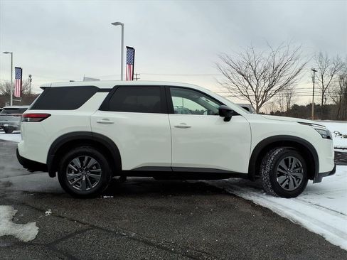 Certified 2024 Nissan Pathfinder S image 2