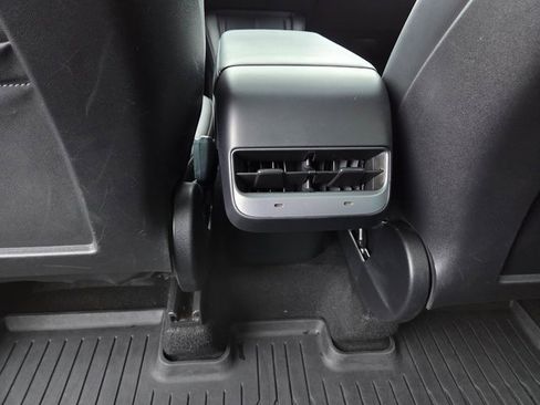 Used 2023 Tesla Model Y Long Range image 33