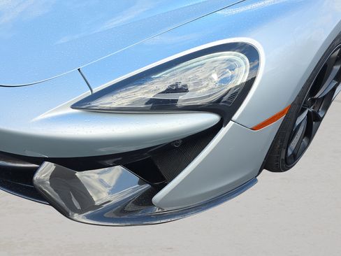 Used 2018 McLaren 570S Spider RWD image 9