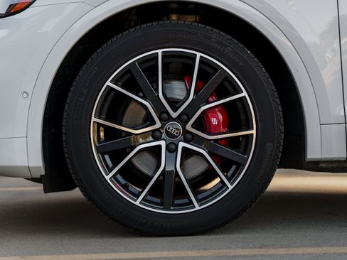 Used 2024 Audi SQ5 Prestige w/ Prestige Package image 32