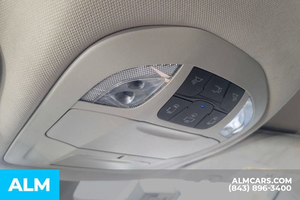Used 2024 Chrysler Pacifica Touring-L FWD image 14