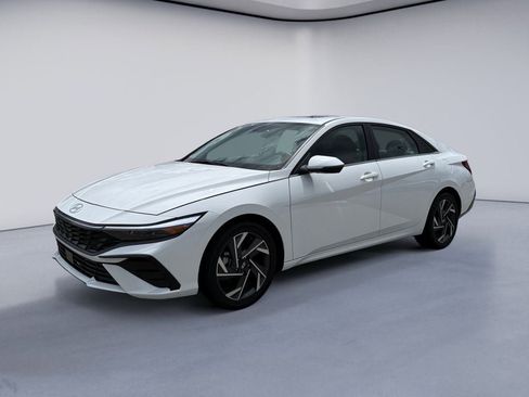 Used 2025 Hyundai Elantra Limited FWD image 1