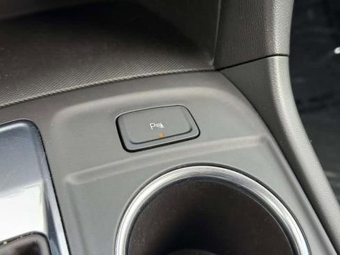 Used 2023 Chevrolet Equinox LT image 28